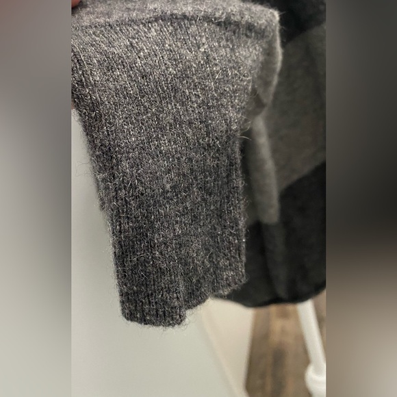 Vince Cashmere Crew Neck Sweater - Picture 7 of 9